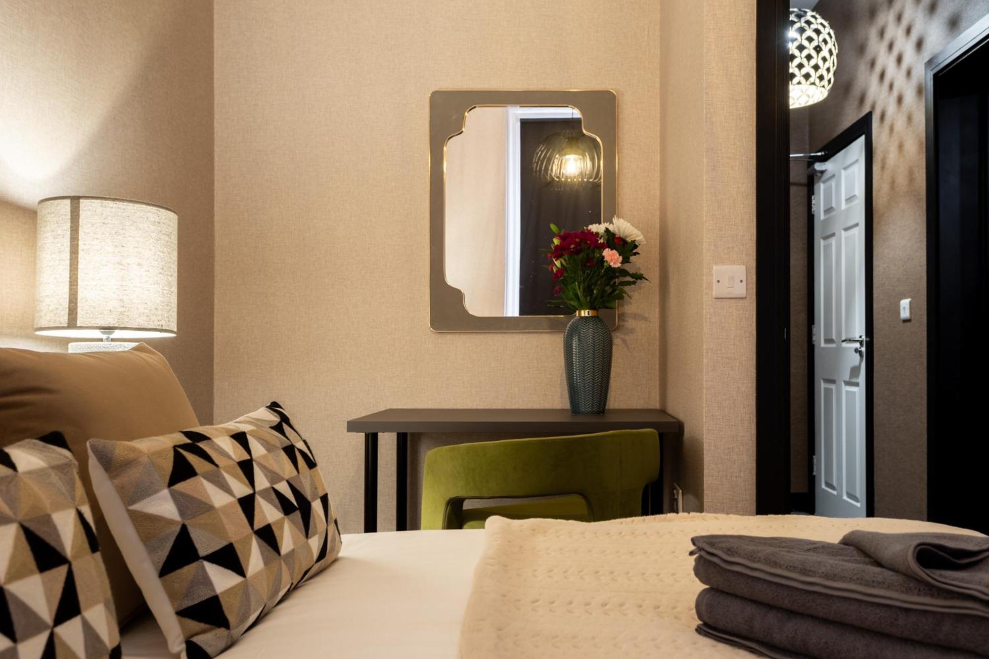 Crown Street Aparthotel هاليفاكس المظهر الخارجي الصورة